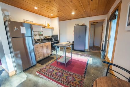 Modern Home for Sale in Floyd VA - image 33