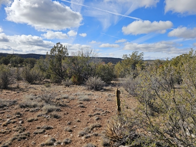 Electric near corner of lot Bridge Canyon Country Estates - image 3
