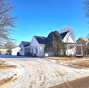 Cozy Albia Iowa Move In Ready Home For Sale - image 1