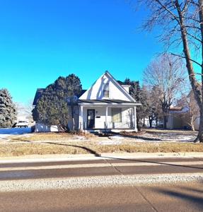 Cozy Albia Iowa Move In Ready Home For Sale - image 2