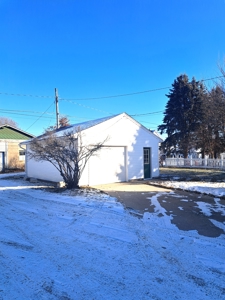 Cozy Albia Iowa Move In Ready Home For Sale - image 37