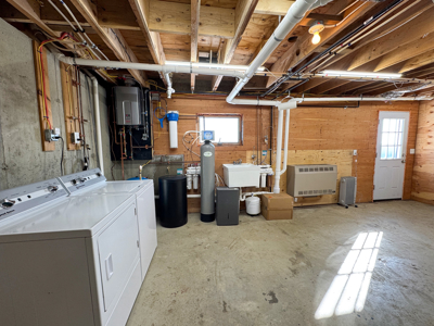 Chalet on 192 Acres with Stunning Mountain and Water Views - image 28