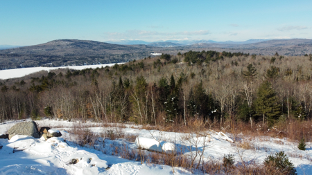 Chalet on 192 Acres with Stunning Mountain and Water Views - image 8