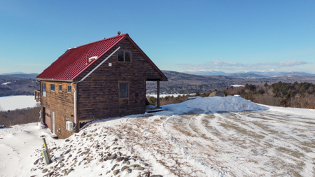 Chalet on 192 Acres with Stunning Mountain and Water Views - image 5