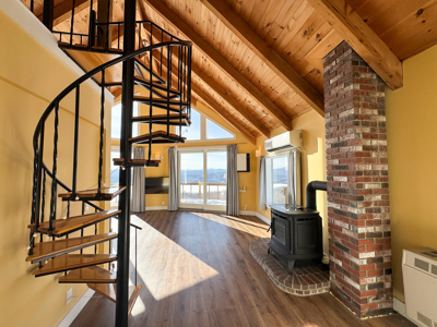 Chalet on 192 Acres with Stunning Mountain and Water Views - image 15