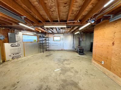 Chalet on 192 Acres with Stunning Mountain and Water Views - image 29