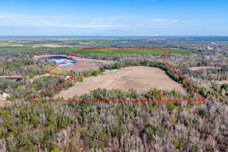 Lakefront Home for Sale on 69.5 Acres in Live Oak, FL - image 2
