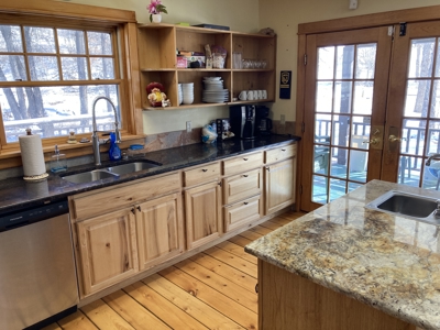 Beautiful 4 Bedroom Home With Private River Access - image 24