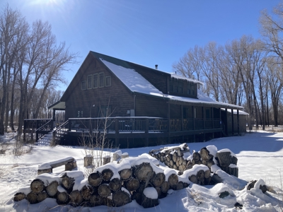 Beautiful 4 Bedroom Home With Private River Access - image 5