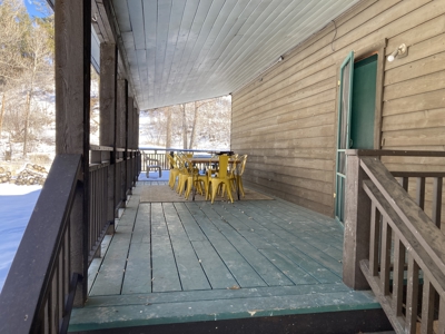 Beautiful 4 Bedroom Home With Private River Access - image 7