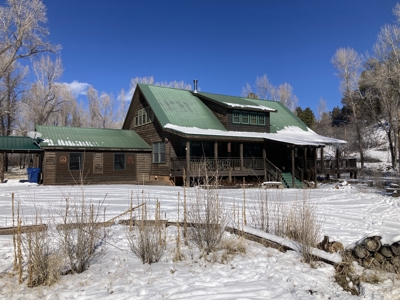 Beautiful 4 Bedroom Home With Private River Access - image 1