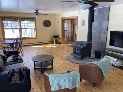 Beautiful 4 Bedroom Home With Private River Access - image 19