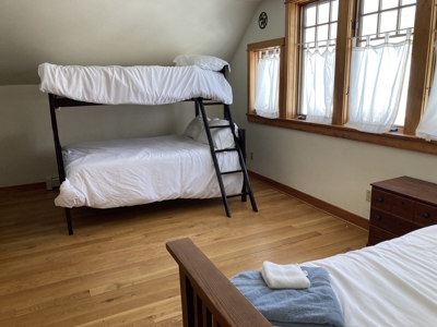 Beautiful 4 Bedroom Home With Private River Access - image 38