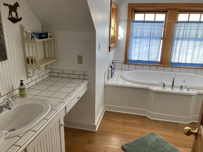 Beautiful 4 Bedroom Home With Private River Access - image 40