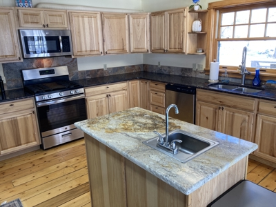 Beautiful 4 Bedroom Home With Private River Access - image 23