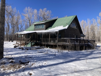 Beautiful 4 Bedroom Home With Private River Access - image 3