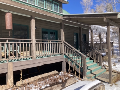 Beautiful 4 Bedroom Home With Private River Access - image 16