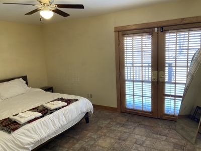 Beautiful 4 Bedroom Home With Private River Access - image 29