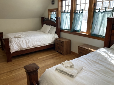 Beautiful 4 Bedroom Home With Private River Access - image 45