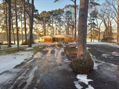 Beautiful Lake Front Home with Corner Lot in Lone Star Texas - image 2