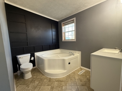 Country Retreat Near John Redmond Reservoir - image 2