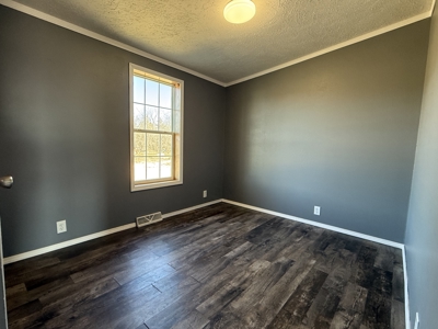 Country Retreat Near John Redmond Reservoir - image 4