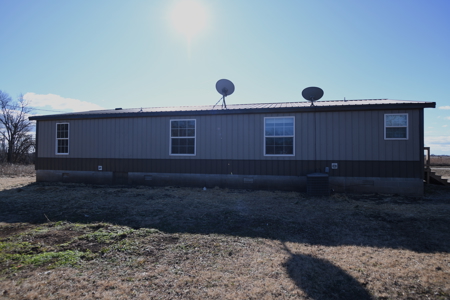 Country Retreat Near John Redmond Reservoir - image 20