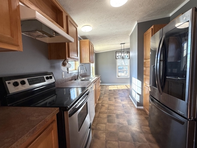 Country Retreat Near John Redmond Reservoir - image 8