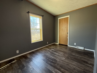 Country Retreat Near John Redmond Reservoir - image 5