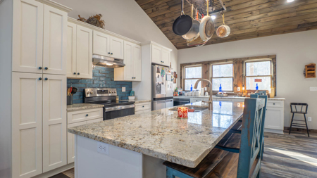 Country Home + Acreage in the Missouri Ozarks | West Plains - image 10