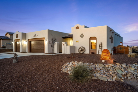Luxury Home for Sale on a Corner Lot in Las Cruces, NM - image 1