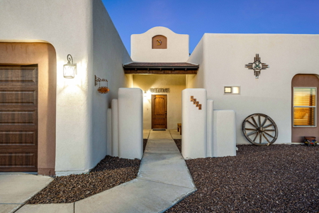Luxury Home for Sale on a Corner Lot in Las Cruces, NM - image 3