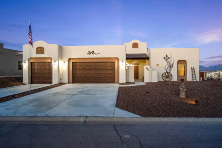 Luxury Home for Sale on a Corner Lot in Las Cruces, NM - image 2