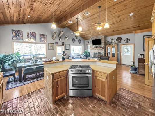 13645 LA Hwy 10, St. Francisville, LA Home on 19± Acres