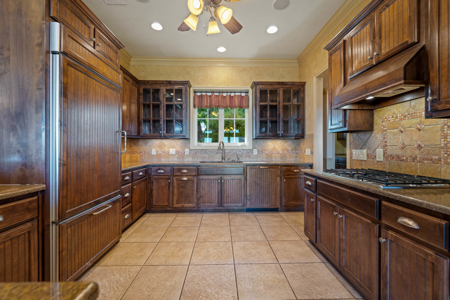 Hill Country Property with Acreage - image 4