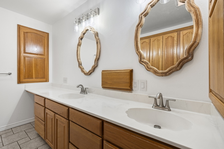 Premier Texas Waterfront Home & Property Opportunity - image 9