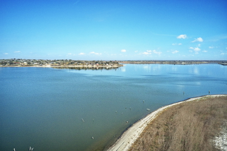 Premier Texas Waterfront Home & Property Opportunity - image 8