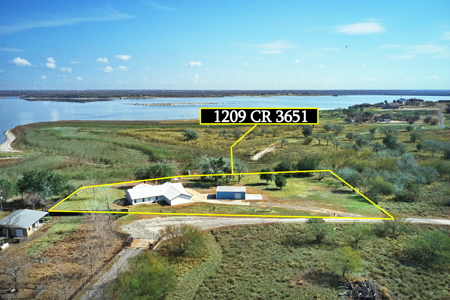 Premier Texas Waterfront Home & Property Opportunity - image 4