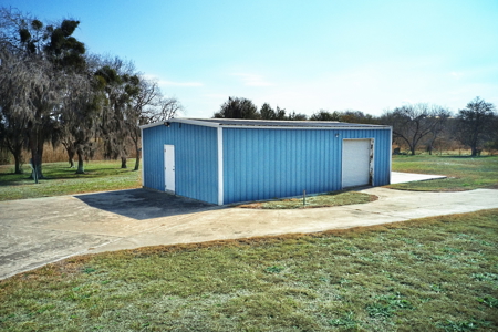 Premier Texas Waterfront Home & Property Opportunity - image 17