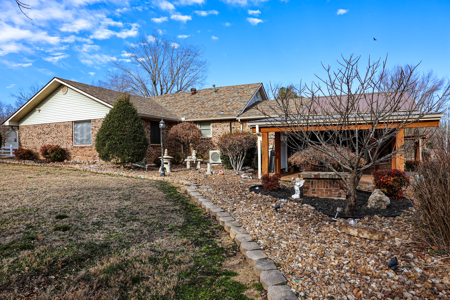 Country Home And Acreage For Sale In Mammoth Spring Ar - image 25