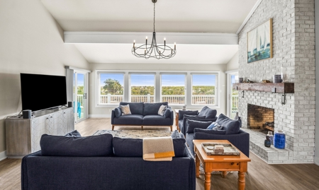 True oceanfront property w/direct beach access & panoramic views - image 9