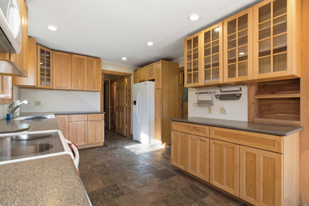 Contemporary Custom Built Lake Home - image 9