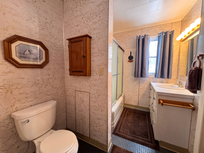 Charming Intown Ranch - East Millinocket, Maine - image 20