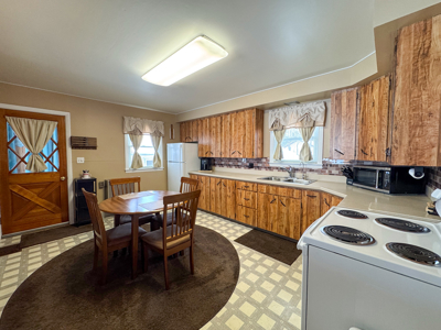 Charming Intown Ranch - East Millinocket, Maine - image 7