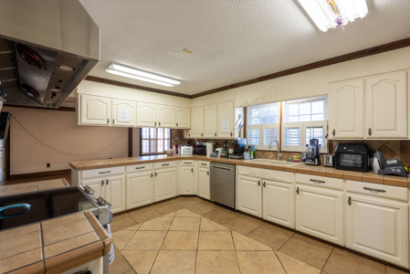 4-bed, 3-bath home with 3,288 sq ft perfectly situated on 8.5 ac - image 25