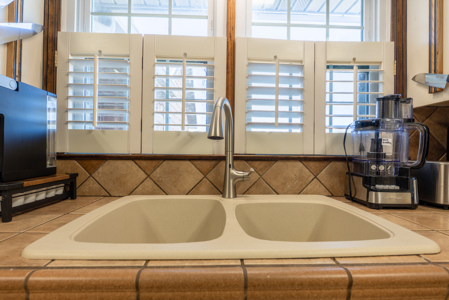 4-bed, 3-bath home with 3,288 sq ft perfectly situated on 8.5 ac - image 4