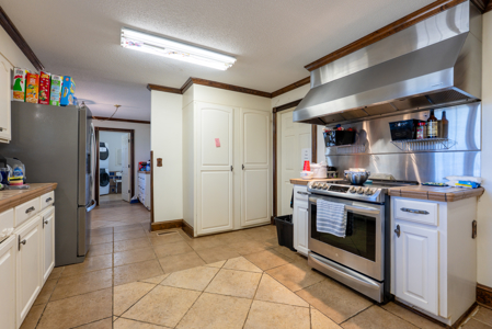 4-bed, 3-bath home with 3,288 sq ft perfectly situated on 8.5 ac - image 3