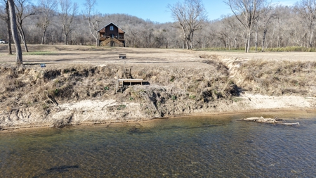Riverfront Cabin And Acreage For Sale In North Central Arkansas - image 41