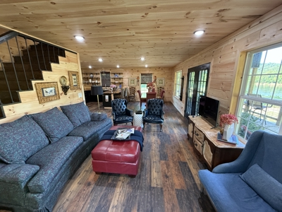 Riverfront Cabin And Acreage For Sale In North Central Arkansas - image 7