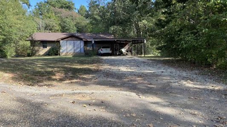 Conveniently located minutes from the public boat ramp - image 1